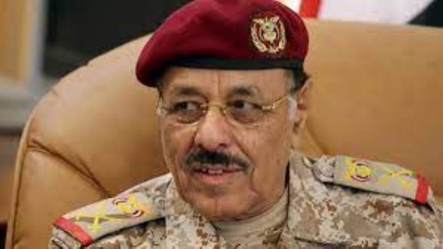 نائب الرئيس يطلع من محافظ مأرب على آثار جريمة الحوثيين بقصف المدنيين