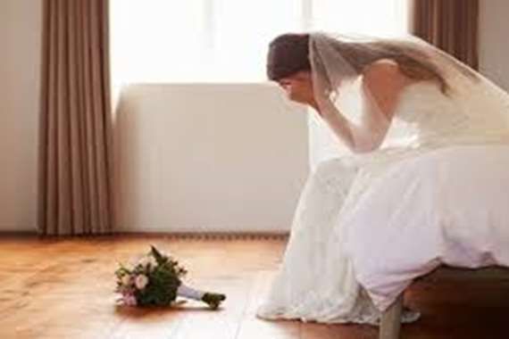 امرأة سعودية تطعن شابًا أمام صالون حلاقة في حي الروابي بجدة وتتركه على الارض ينزف دمًا حتى مات!! .. فيديو صادم