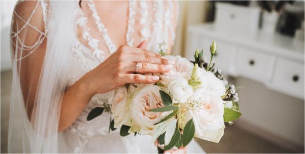 الخليج الان : شاهد فيديو صادم.. عروس ترتكب هذا الفعل الصادم مع شاب في يوم زفافها والسبب صادم ولا يخطر على بال بشر