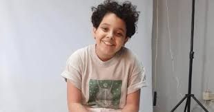 كلام في الفن : هل تتذكرون نجم ذا فويس كيدز (أحمد السيسي) الذي أضحك الوطن العربي بشكله؟ .. شاهدوا كيف تغيرت ملامحه تماماً بعدما كبر وأصبح أكثر وسامة..