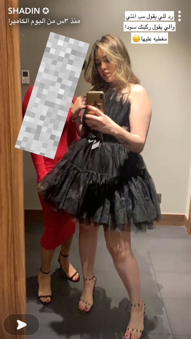 شاهد: مشهورة السناب شات السعودية "شادن القحطاني" تنشر صورة وتعلق: هذي رد للي يقول ركبتي سوداء!