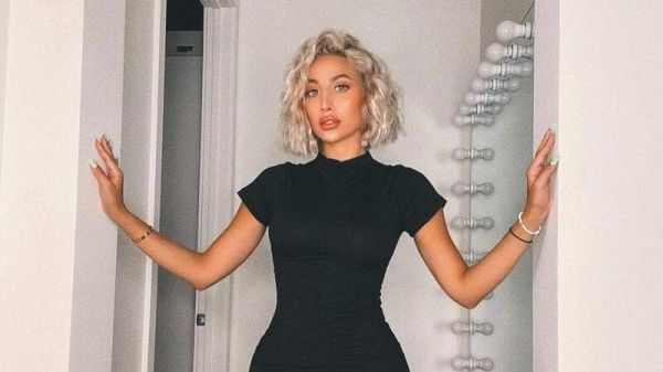 كلام في الفن : بأوقح اطلالة في الكون .. مودل روز تكشف عن ملابسها الداخلية وسط سخط عارم من المتابعين تجاهها.