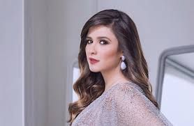 كلام في الفن : شاهد زوجة وائل شقيق النجمة ياسمين عبدالعزيز .. جمالها فاق جمال ياسمين ،، لن تصدق ان هذا الجمال موجود على الأرض.