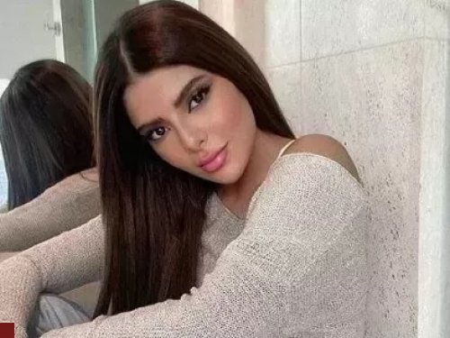 وهي بحالة سُكر.. مذيعة قناة MBC تكشف بالخطأ عن خلفيتها وصدرها دون أن تعلم بوقوع ذالك !! (شوف دلوقتي)