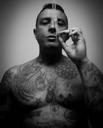 لن تصدقوا ما فعله الفنان أحمد الفيشاوي بنفسه بعد طلاقه من زوجته .. أشد مما فعلته شيرين بشعرها بعد طلاقها من حسام حبيب ! (صورة + تفاصيل صادمة)