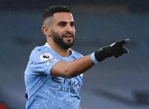 أبنه اللاعب الجزائري ’’رياض محرز‘‘ تصدم العرب والعالم بجمالها الساحر بأول ظهور لها.. والجمهور أجمل من أبنه محمد صلاح ! (صورة)