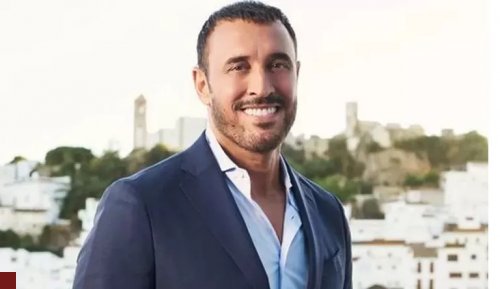 كاظم الساهر يكشف عن الفتاة شديدة الجمال الذي خطفت قلبه.. أناقتها وحسنها الغير مُتصور أشعل الأنترنت والمفاجأة بعمرها وجنسيتها !! (صورة)