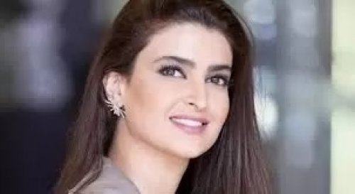 بإطلالة تسلب العقول ... مذيعة جديدة تظهر على قناة الجزيرة والمتابعون يلقبونها (بأجمل حورية على الأرض) ،، جمعت بين جماليين وأطاحت بالإعلامية علا الفارس