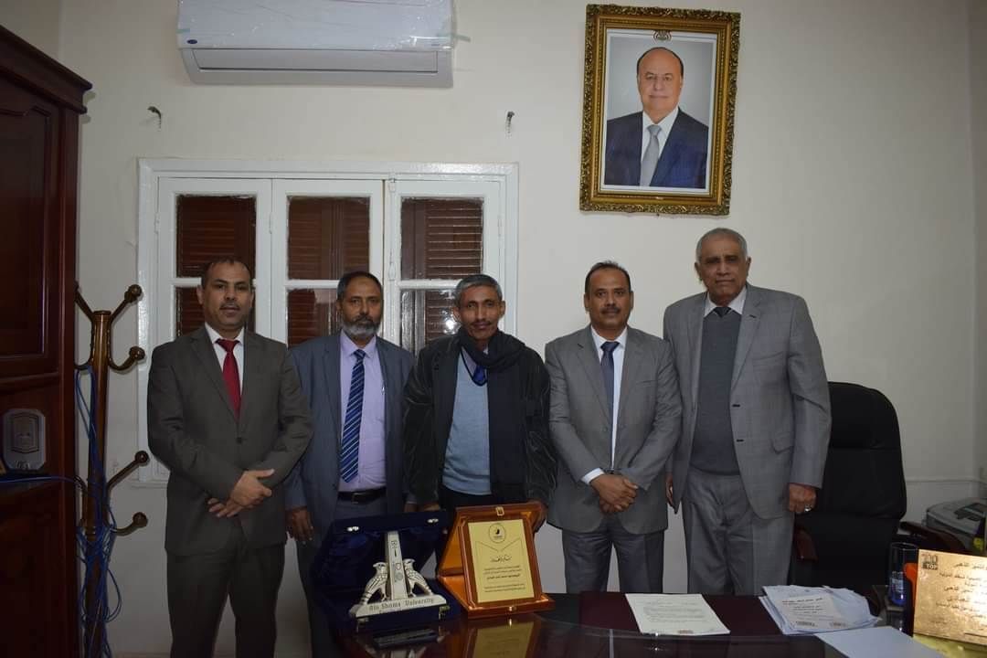 شاهد.. نائب رئيس جامعة حضرموت للدراسات العليا والبحث العلمي يلتقي بالمستشار الثقافي بالقاهرة