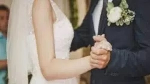 بعد أن أرغمها العريس على فعل شيء صادم في غرفة النوم .. نهاية كارثية ومؤلمة لعروس مراهقة في ليلة الدخلة وتقرير المستشفى يكشف عن مفاجأة غير متوقعة!