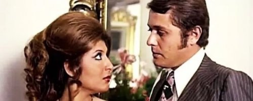 حقائق تكشف لاول مرة هذه الفنانة الشهيرة عاشرت محمود عبد العزيز في السر.. وقامت بحرق سيارتة وهاجمت سهير رمزي.. والمفاجأة في قرابتها من بوسي شلبي.. لن تصدق من تكون؟