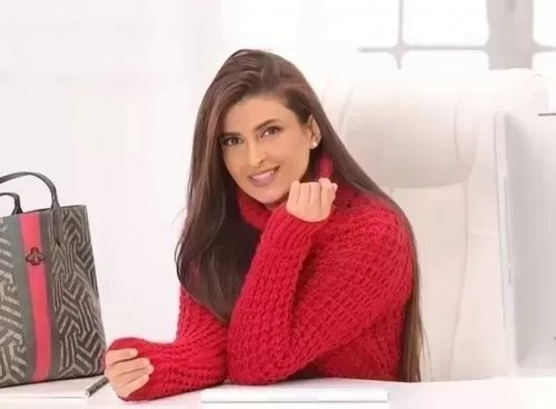 بإطلالة جريئة للغاية مذيعة الجزيرة الاردنية ’’علا الفارس‘‘ تظهر نائمة في أحضان عريسها بإطلالة صارخة من شهر العسل .. والجمهور مصدوم مما رآه !! (صورة)