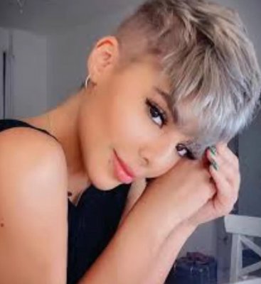 مذيعة MBC الحسناء بإطلالة صادمة بملابسها الداخلية فقط على الشاشة تشعل غضب السعوديين !! (شوف دلوقتي)