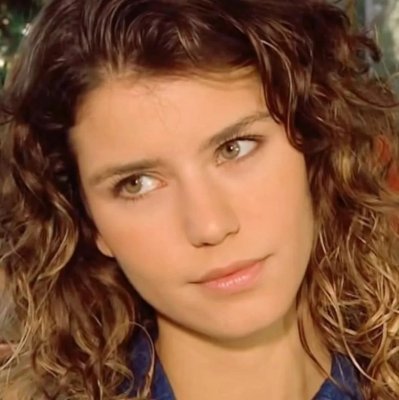 بطلة العشق الممنوع ’’بيرين سات‘‘ بكل وقاحة تُمارس الرذيلة علنًا أمام الكاميرا ولا تخجل! .. أنضرو ماذا فعلت وصدمت الجميع؟