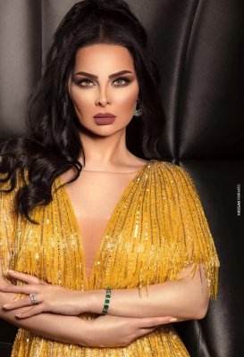 الفنانة الأردنية الجميلة ’’ديانا كرزون‘‘ تفجر جدلاً واسعاً بفستان خفيف أظهر ما تحته بوضوح !! (صورة)