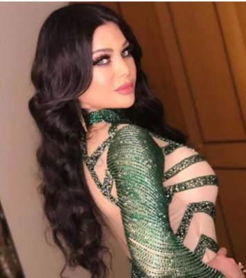 تجاوزت المسموح بإطلالة فاضحة .. انزلاق صدر هيفاء وهبي من فستانها الرقيق في اقوى مشهد اثارة .