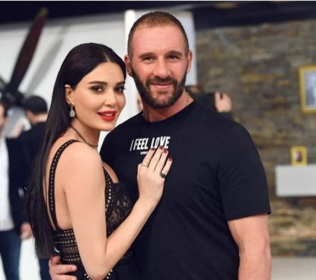 زوج سيرين عبدالنور يجن جنونه ولم يستطع السيطرة فنزع لها ملابسها الداخلية بدون خجل ويرتكب فعلته أمام أنظار الجميع بجراة شديدة!! (شوف دلوقتي)