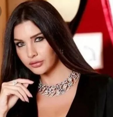 اللبنانية لاميتا فرنجية تطل دون ملابس وتفتح فخذيها بطريقة خادشة جعلت الجمهور مصدوم تماماً !! (شوف دلوقتي)