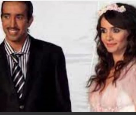 ظهور انثوي ساحر لزوجة الفنان السعودي ونجم طاش طاش ’’فايز المالكي‘‘ تذهل العرب والخليجيين بجمالها الخارق والجذاب بأول ظهور ! (صورة)