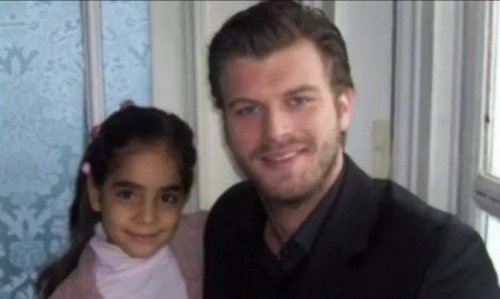 اتذكرون الطفلة (الما )التي ظهرت قبل 15 سنة في المسلسل التركي[ نور ومهند ]شاهدو كيف أصبح شكلها اليوم سحرت الجميع بشدة جمالهابعد أن بلغت سن الشباب .. سبحان الله الخالق!