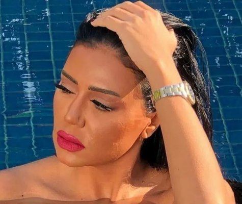 تمارس الاغراء بطريقة شديدة السخونة...المثيرة رانيا يوسف تطل بـ مايوه زهري شفاف من حوض السباحة ...