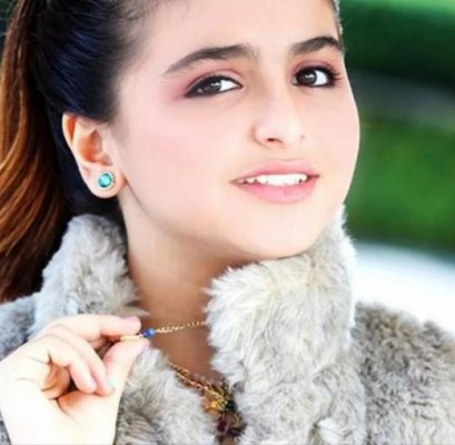 ما فعلته بوجهها جريمة لا تغتفر ...ظهور صادم لـ (حلا الترك) ...فجعت جمهورها بعد عمليات التجميل .. طمست ملامحها البرئيه وأصبحت نسخة زوجة أبيها المغربية دنيا بطمة !شوف دلوقتي