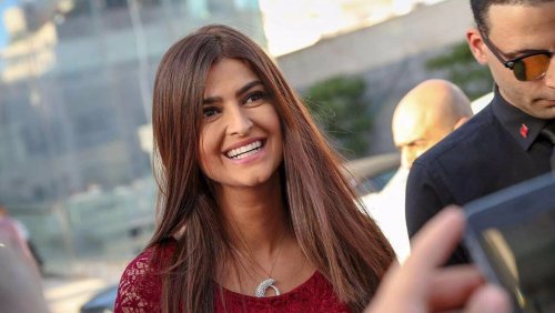 أجمل نساء الارض .. كاميرات المراقبة تسجل الإعلامية الاردنية ’’علا الفارس‘‘ في لحظة خاصة وحميمية برفقة زوجها ..كأنها حورية من السماء !!