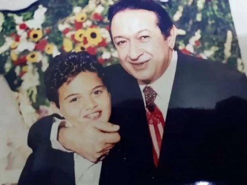 ظهور غير متوقع وصادم للغاية للطفل سمير ابن نور الشريف في مسلسل الحاج متولي .. لن تصدق كيف غدر به الزمان وكيف اصبح الان