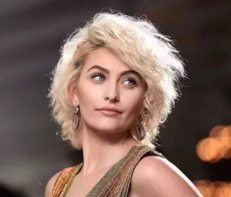 شوف دلوقتي.. باريس ابنه مايكل جاكسون تنزع ملابسها كاملة وحبيبها لم يستحمل و أرتكب فعلته الفاضحة معها أمام الكاميرات وبدون خجل !