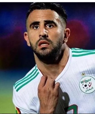 مبلغ ضخم وخيالي .. لن تصدقوا كم هو حجم ثروة اللاعب الجزائري الاشهر (رياض محرز) وكم المبلغ الذي يتقاضاه في الأسبوع الواحد..تفاصيل صادمة تاب