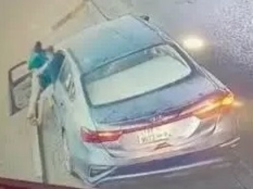 شوف دلوقتي: حادثة مؤلمة للغاية في الكويت .. اختطف فتاة حسناء بسيارته وخدرها وعندما أراد الاعتداء عليها أصيب بصدمة جعلته يفقد عقله .. مشاهد مخيفة !