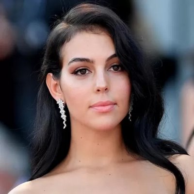 جورجينا صديقة كريستيانو تُفجر السوشيال ميديا بملابس النوم الفاضحة والذي أبرزت كل جسدها للعلن !! (صورة)