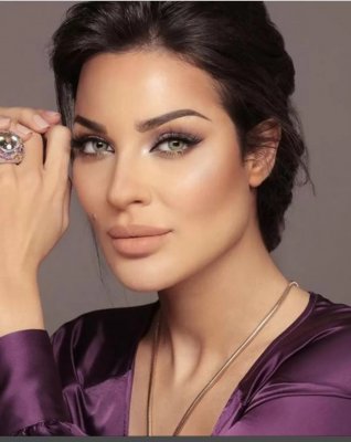 شقيق الفنانة اللبنانية ‘‘نادين نجيم’’ يخطف قلوب وعقول الفتيات بوسامته قي أول ظهور.. والجمهور : أجمل من أختك !! (صورة)