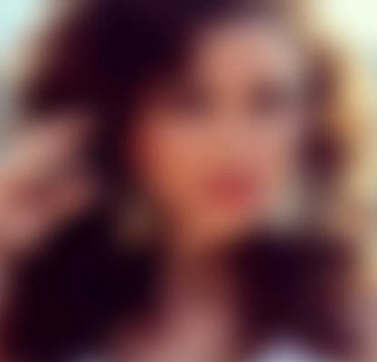 شوف دلوقتي :اشهر وأجمل مذيعة في قناة «الحدث» تنهار على الهواء وتصرخ بهيستيرية من شدة الالم : زوجي يطفي السجائر في جسدي ..ويجبرني بالقيام بهذا الشي الشنيع في الحمام.. ويشعل النيران ليقتلني من تكون..