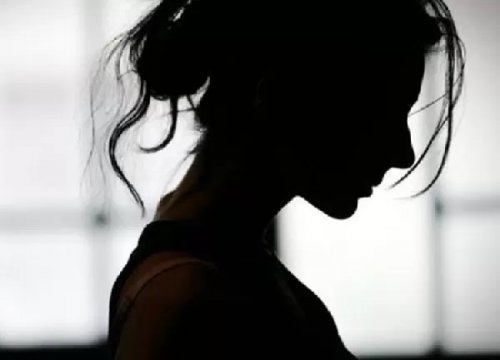 في مصر: جلسة مساج خاصة تنتهي بتناوب 6 شباب على جسد "حورية" العذراء دون رحمة.. والنهاية لا يصدقها أي بشر !! (شوف دلوقتي)