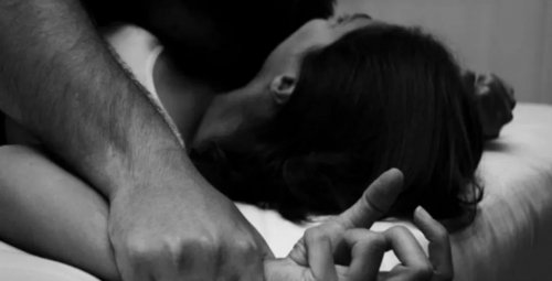 ظهور اول علامات الساعة بمصر.. شاب يختلي بزوجة شقيقه الفاتنة بالمطبخ وما فعله بها لا يتوقعه عقل ويُصعب تصديقه !! (شوف دلوقتي)