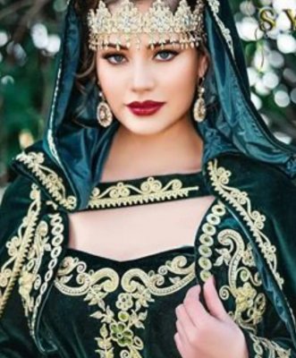 بسبب شهوتها الهستيرية .. عروس جزائرية لم تستطع تمالك نفسها في ليلة الدخلة فقامت بحركة خطيرة في غرفة النوم افقدت العريس أغلى مايملك