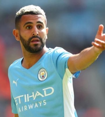 زوجة اللاعب’’رياض محرز‘‘ الحسناء تفجر غضباً واسعاً بالبيكيني الشفاف والفاضح.. والجمهور : أتعلمي من زوجة محمد صلاح ! (شوف دلوقتي)