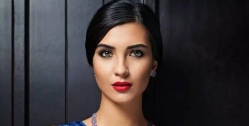 نجمة (سنوات الضياع) شوف دلوقتي ظهورها الفاضح اليوم بوضع حميمي دون ملابس داخلية وخروج صدرها من فستانها باقوى المشاهد جرأة .. شوف دلوقتي