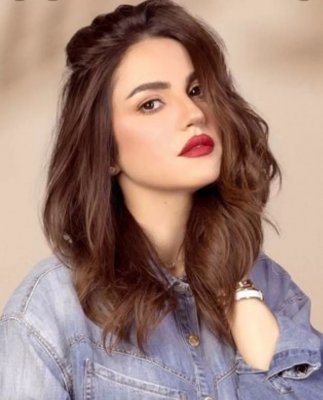 صاروخ ارض جو :درة زروق بدون حمالة صدر وفستان فصل جسمها بشكل صارخ على السجادة الحمراء جننت الشباب ..شوف دلوقتي