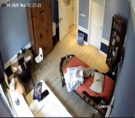 رجل مصري يضع كاميرا مراقبة لزوجته الحسناء في غرفة النوم .. وبعد خروجه من المنزل اكتشف الصدمة الغير متوقعة !!