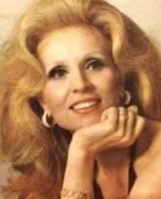 شوف دلوقتي الفيديو : فر هارباً من هول ما شاهده .. حارس قبر الشحرورة صباح ينهار بعد سنوات من دفنها وينشر صور لما كان يراه ويسمعه داخل القبر .. (تفاصيل صادمة للغاية)