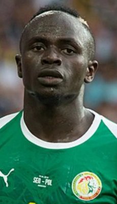 خفايا صادمة وراء زوجة ساديو ماني المحجبة التي أشعلت مواقع التواصل ببياضها الفتان وانوثتها التي تسلب العقول .... (صورة)