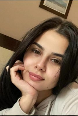 بعد أن هاجمتها بسبب القبلات والأحضان وطلبت منها ترك التمثيل.. الفنانة المصرية منة عرفة ترد بقوة على إلهام شاهين!