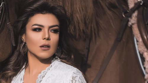 نجمة الإغراء الأولى في السينما المصرية تتجرد من الحياء و تدلي بتصريحات جريئة للغاية : كنت بنام في النص بين أمي وجوزها وهذا ما كان يحدث بينهم كل ليلة ؟