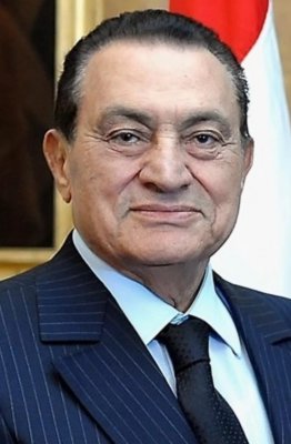 حقيقة زواج الرئيس المصري حسني مبارك من فنانة شهيرة سرًا وإنجابه منها.. والأخيرة تخرج عن صمتها وتكشف التفاصيل!