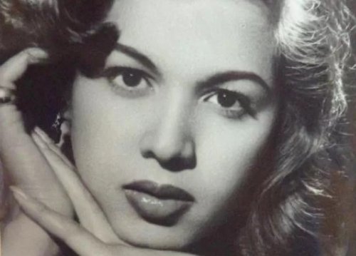 ايقونة الرقص الشرقي.. احتفظت بحجاب (سرًا) سنوات طويلة واعتقدت اعتقاد جازم أنه أنقذها من الموت!!