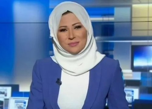 حسناء قناة الجزيرة ’’خديجة بن قنة‘‘ تصدم الجمهور بإطلالة صارخة فجرت جدلاً واسعاً !! شوف دلوقتي(صورة)