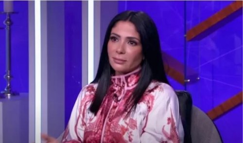 (كسرت قلب أبويا بزواجي من أحمد حلمي) منى زكي تزيح الستار عن اسرارها لأول مرة وتصعق الجميع