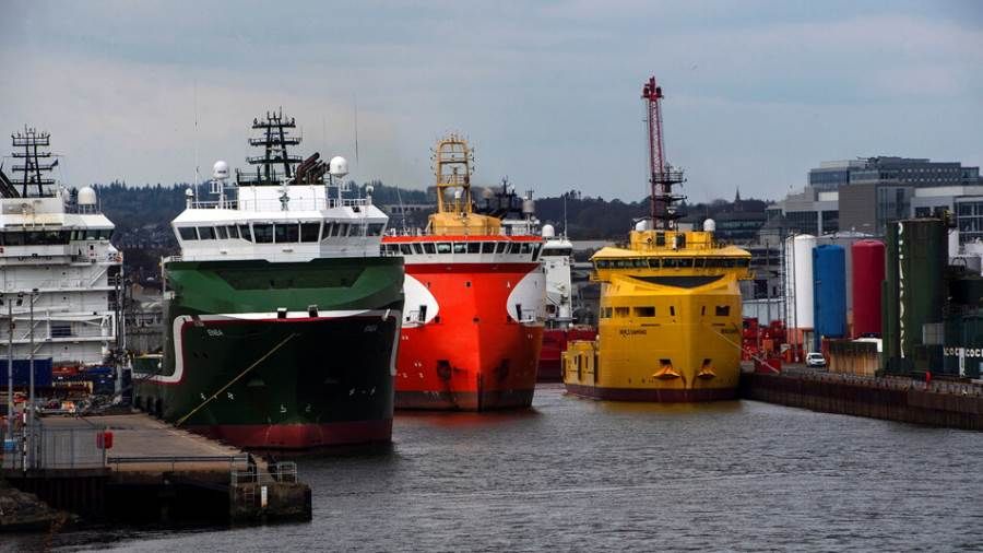 أسعار النفط تهبط والاتحاد الأوروبي يدرس حظر النفط الروسي